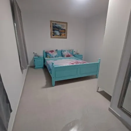 Hoehlenmensch 2 By Interhome Pula