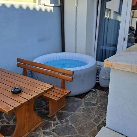 Hoehlenmensch 2 By Interhome * Pula