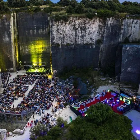 Hoehlenmensch 2 By Interhome