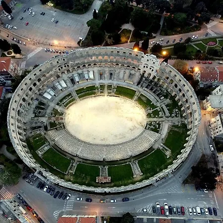 Hoehlenmensch 2 By Interhome Apartment