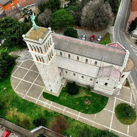 Hoehlenmensch 2 By Interhome *