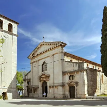 Hoehlenmensch 2 By Interhome * Pula