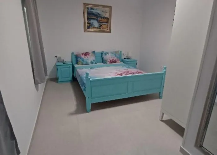 Hoehlenmensch 2 By Interhome Pula