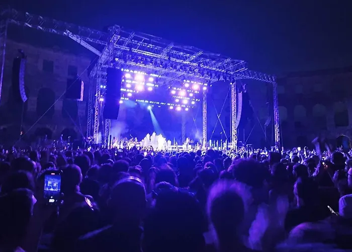 Hoehlenmensch 2 By Interhome * Póla