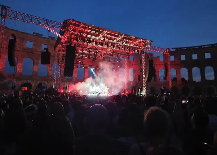 Hoehlenmensch 2 By Interhome Apartment