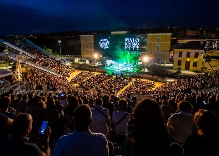 Hoehlenmensch 2 By Interhome Apartment Pula